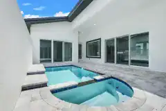 Courtyard-Pool-and-Spa