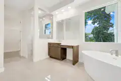 Palm-Coast-Courtyard-Home-Master-Bath-with-Standing-Tub