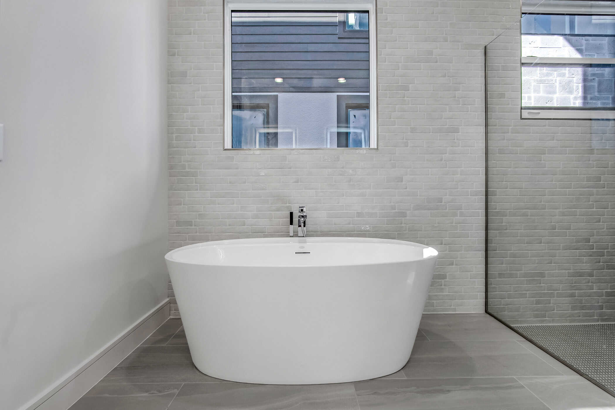 Master tub - contemporary luxury home by ABD Development